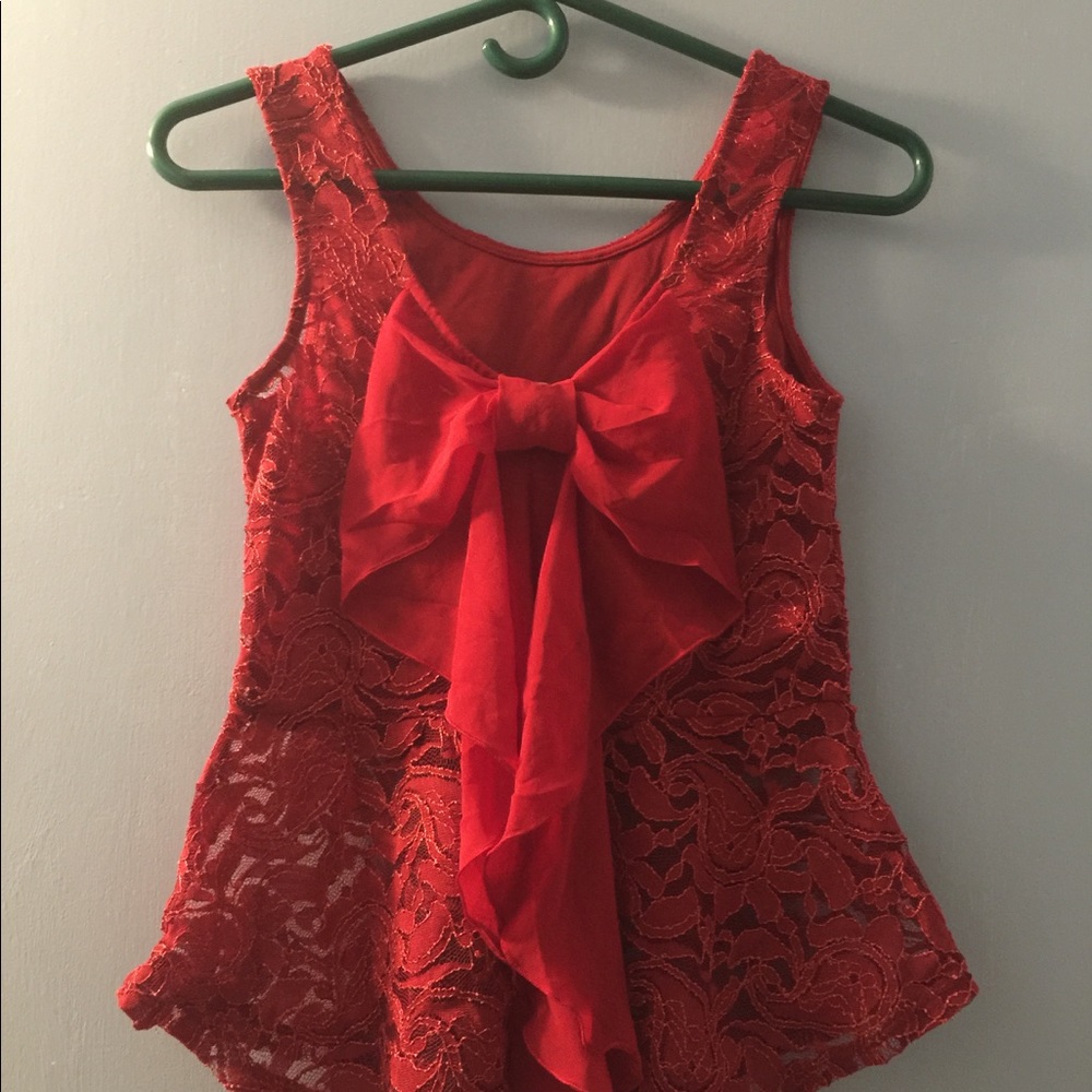 Red lacey top with bow ❤️❗️